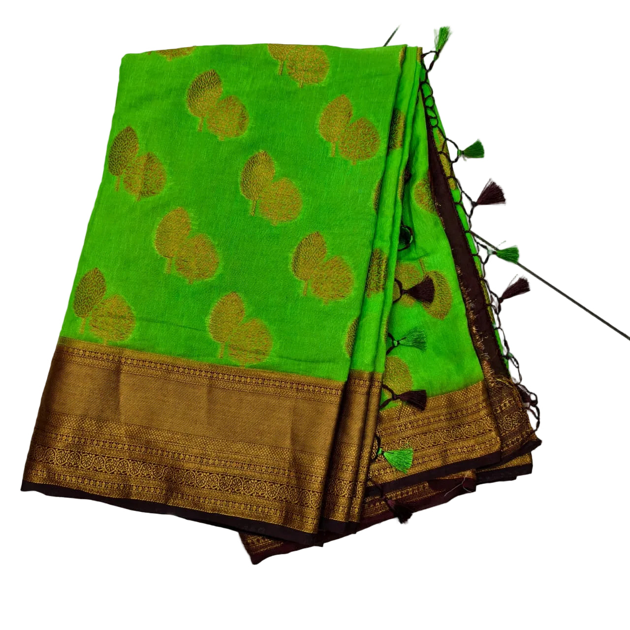 Linen cotton saree with crisp texture and elegant drape by Ramachandra Kuthampully Handlooms.